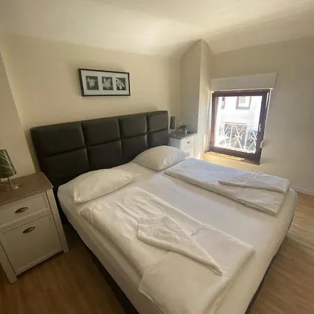 Zur Schoenen Aussicht Otel *