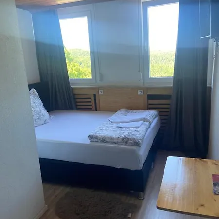 Zur Schoenen Aussicht *