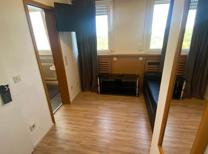 Zur Schoenen Aussicht Szálloda *