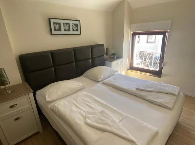 Zur Schoenen Aussicht Szálloda *