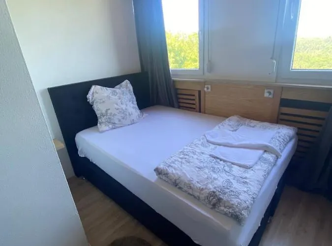 Zur Schoenen Aussicht Szálloda